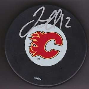  Jarome Iginla Autographed Puck   Autographed NHL Pucks 