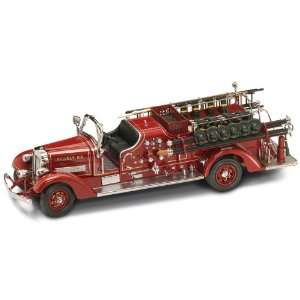    Yat Ming Scale 124   1938 Ahrens Fox VC Fire Engine Toys & Games
