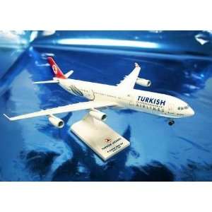  Turkish A340 300 1 200 W/GEAR Skymarks Toys & Games