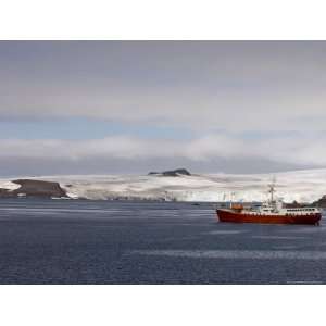  Dream Ship, Aitcho Island, South Shetland Islands, Antarctica 