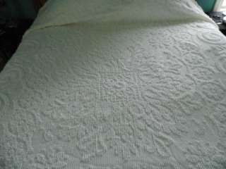 Beautiful Soft Vintage White Hobnail Chenille Fringed Bedspread~76x 