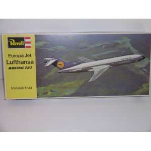 Revell Boeing 727 Jet Airliner in Lufthansa Markings   Plastic Model 