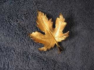 This signed giovanni goldtone maple leaf brooch is in very nice 
