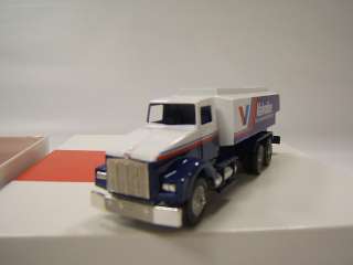 Winross Valvoline Tanker straight truck red/wht/blu MIB  