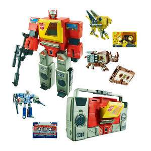 SDCC Transformers UNIVERSE G1 Autobot Blaster Figure  