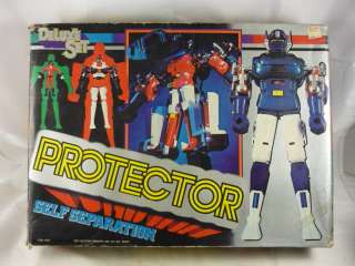 VINTAGE PROTECTOR SELF SEPARATION ROBOT TOY SET JAPAN  