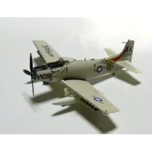    F Toys 1/144 (1a) Douglas A 1H Skyraider (VA 176) Toys & Games