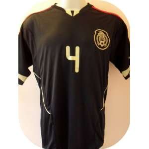  MEXICO # 4 R MARQUEZ AWAY SOCCER JERSEY LARGE .NEW Sports 
