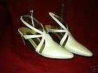 Womens pair of Ellen Tracy pearl white shoes sz.7 N bea