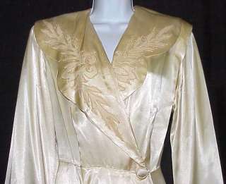 GORGEOUS VINTAGE DRESSING GOWN 1940s 50s EMBELLISHED LAPELS  
