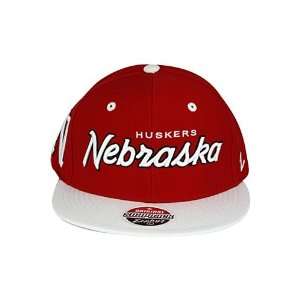   ???Lincoln Corn Huskers Snapback Hat Red. Size
