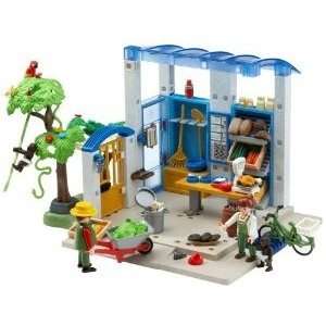  Playmobil   Feeding Station   Retired Toys & Games