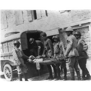 American Red Cross personnel,wounded soldier,stretcher,ambulance,Piave 