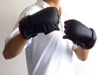  when wearing the boxing glove to play the game, make the game 