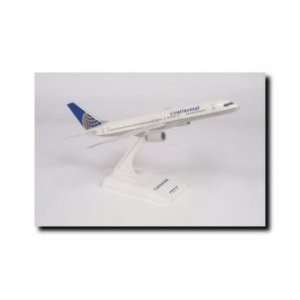   Skymarks Continental Airlines B757 200 1/200 Model Plane Toys & Games