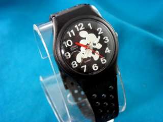 VINTAGE LORUS GLOW IN THE DARK MICKEY MOUSE WATCH  