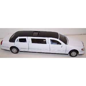   1999 Lincoln Town Car Stretch Limousine in Color White Toys & Games