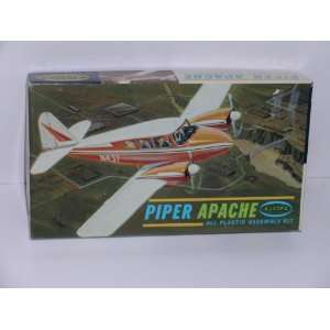   Piper Apache Civilian Aircraft  Plastic Model Kit 