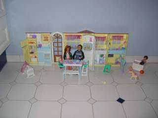 Barbie Wohn  und Spielhaus, komplett viel Zubehör in Niedersachsen 