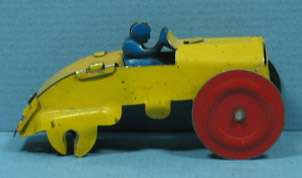 1920S PENNY TOY TIN RACE CAR 3 3/4 WITH DRIVER NO BACK WHEELS AD623 