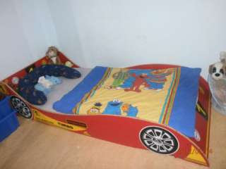 kinderbett auto und Jugendzimmer/Kinderzimmer 3 teilig + Bettkast in 
