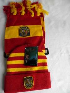 Harry Potter Hogwarts Hat & Scarf Beanie Gryffindor NEW  
