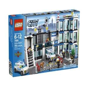  LEGO Police Station 7498 Toys & Games