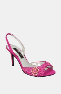 Nina Fiarra Pump  