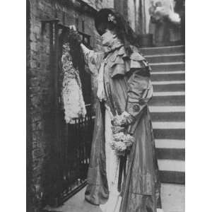  Legendary Actress Sarah Bernhardt Posing Outside Stage 