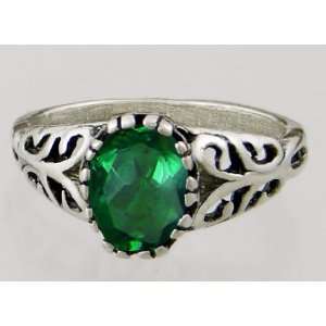   Ring Featuring a Beautiful Faceted Green Quartz Gemstone Jewelry