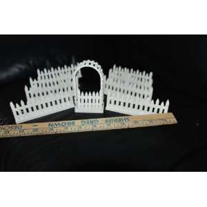   Accessory 1 Arch and 8 White Picket Fences Item 13 